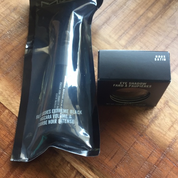 NEW Mac Eye Shadow and Mascara Combo - Picture 2 of 2